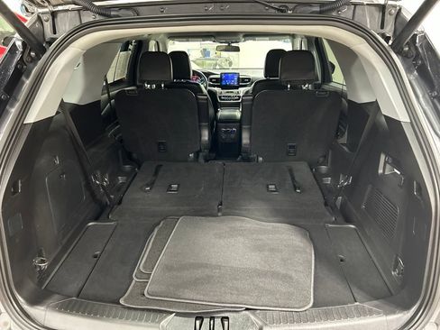 Certified 2021 Ford Explorer XLT w/ Equipment Group 202A AWD/4WD image 29