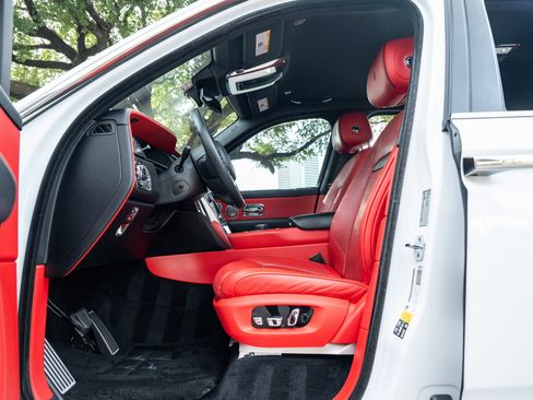 Certified 2023 Rolls-Royce Cullinan image 19