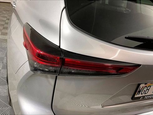 Used 2021 Toyota Highlander XLE image 28