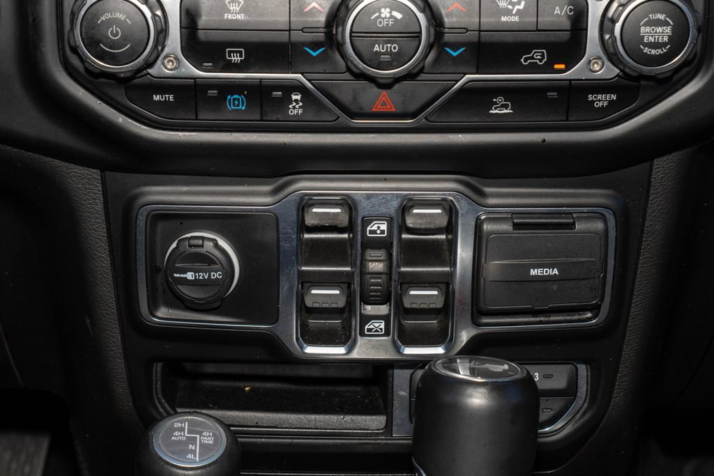 Used 2023 Jeep Wrangler Unlimited Sahara AWD/4WD image 22