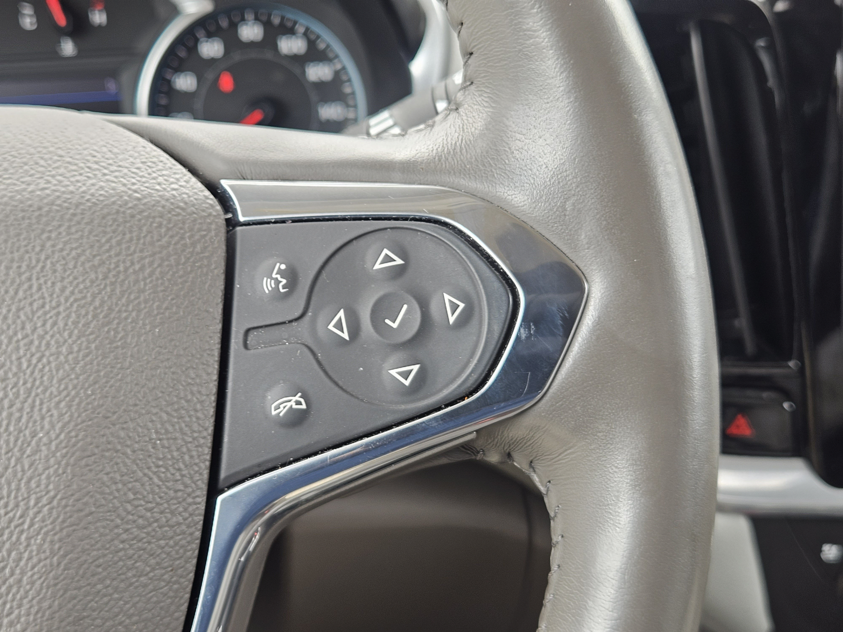 Used 2020 Chevrolet Traverse Premier FWD image 21