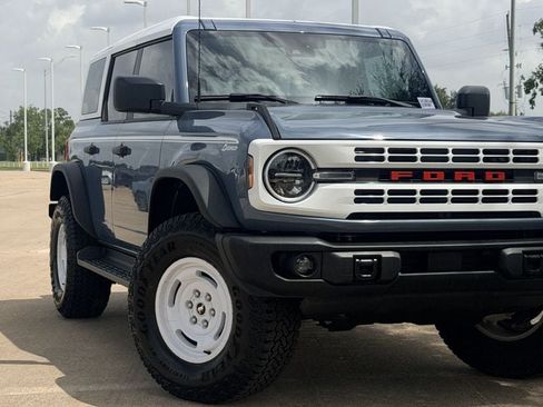 Used 2025 Ford Bronco Heritage Edition AWD/4WD image 2