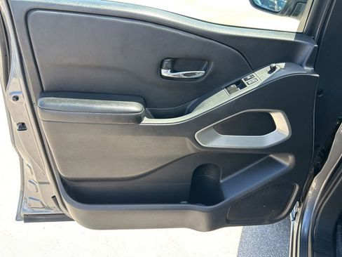 Certified 2025 Nissan Frontier SV RWD image 19