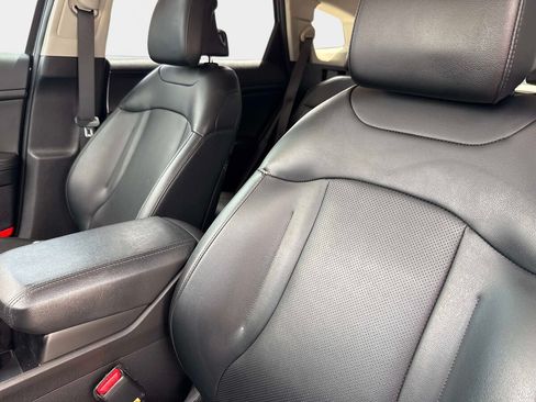 Used 2024 Kia Sportage EX FWD image 19