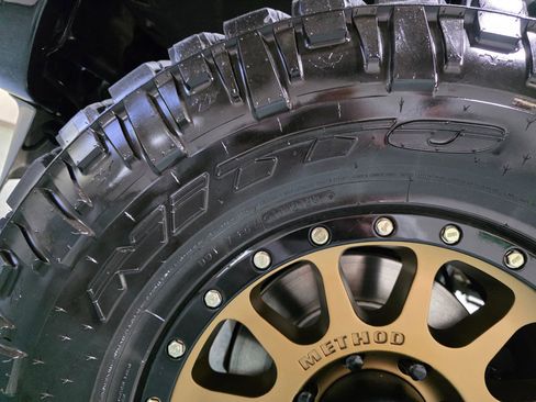 Used 2015 Ford F250 Lariat w/ Lariat Interior Package image 13