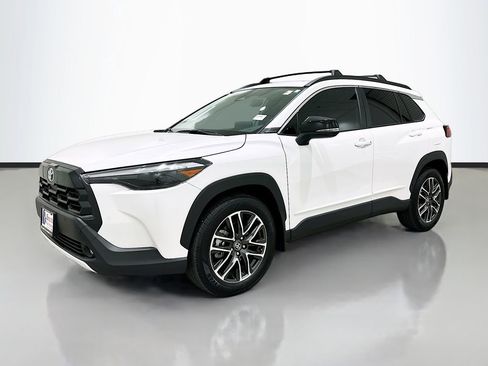 Used 2026 Toyota Corolla Cross XLE w/ Convenience Package image 3