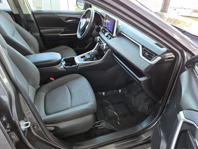 Used 2024 Toyota RAV4 XLE AWD/4WD image 5