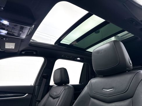 Used 2021 Cadillac XT6 Premium Luxury image 3