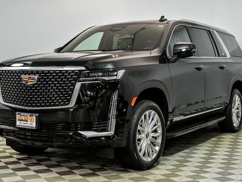 Used 2024 Cadillac Escalade ESV Premium Luxury w/ Performance Package image 4