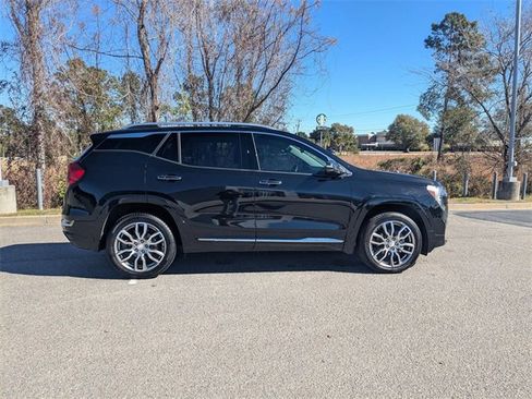 Used 2023 GMC Terrain Denali image 2