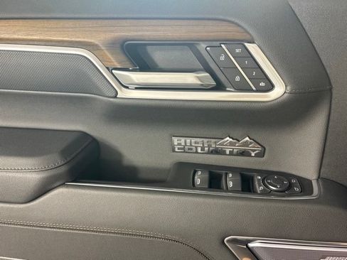 New 2026 Chevrolet Silverado 1500 High Country w/ Midnight Edition AWD/4WD image 15