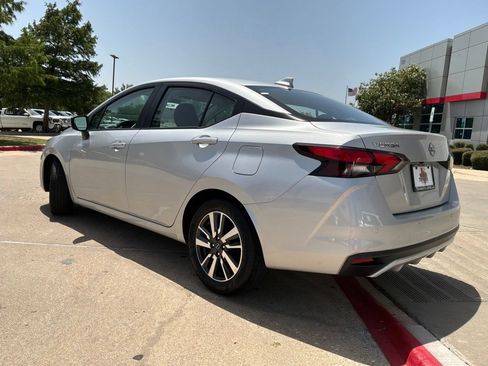 Used 2025 Nissan Versa SV FWD image 8