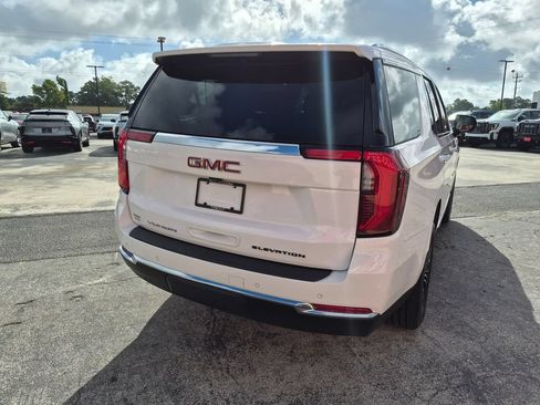 Used 2025 GMC Yukon Elevation w/ LPO, Elevation Black Package AWD/4WD image 4
