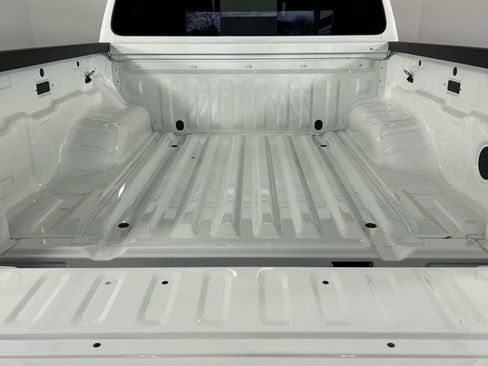 Used 2025 Nissan Frontier PRO-4X image 14