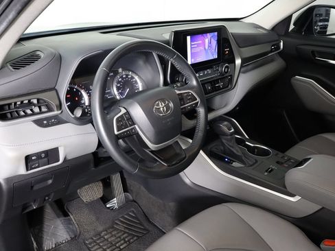 Used 2023 Toyota Highlander XLE FWD image 27