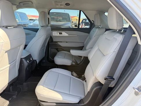 Used 2026 Ford Explorer Active w/ Active Comfort Package AWD/4WD image 15
