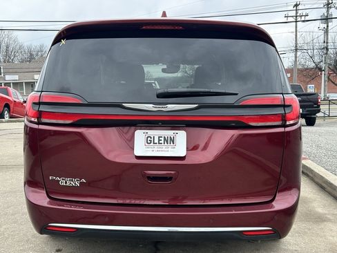 Used 2021 Chrysler Pacifica Touring-L image 7