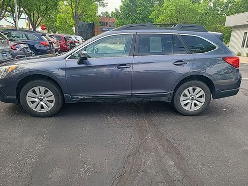 Used 2016 Subaru Outback 2.5i Premium AWD/4WD image 4