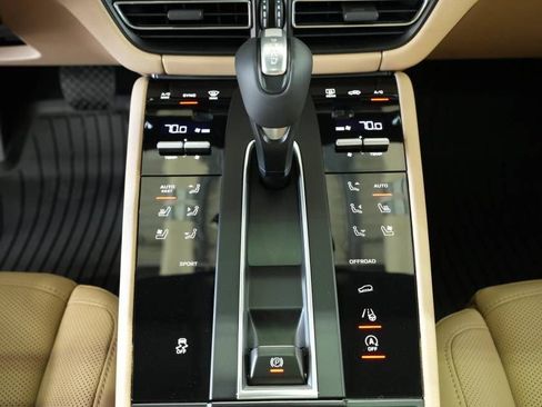 Certified 2025 Porsche Macan image 23