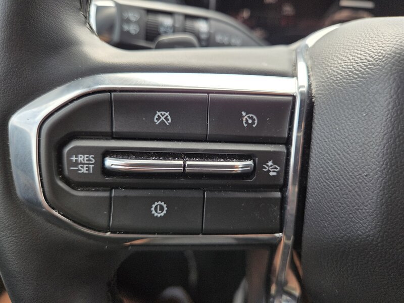 Used 2025 GMC Acadia Elevation FWD image 17