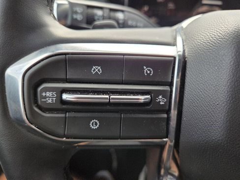 Used 2025 GMC Acadia Elevation image 17