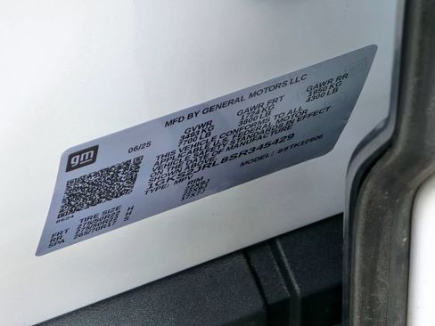 Used 2025 GMC Yukon XL Denali AWD/4WD image 30