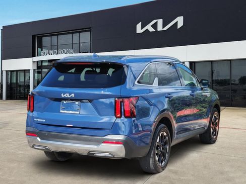 Certified 2025 Kia Sorento S FWD image 5