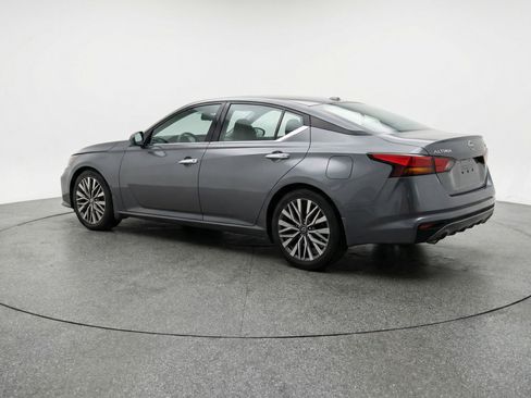 Used 2025 Nissan Altima 2.5 SV FWD image 6