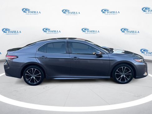Used 2019 Toyota Camry FWD image 6