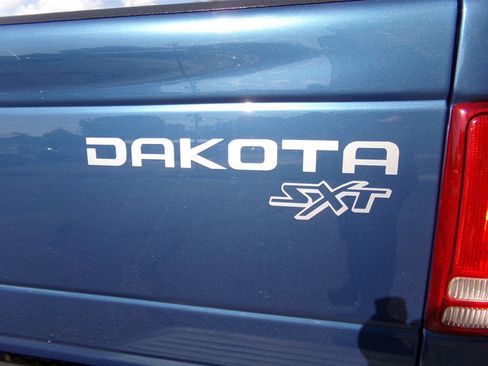 Used 2004 Dodge Dakota 4x4 Regular Cab w/ Tire & Handling Group image 27
