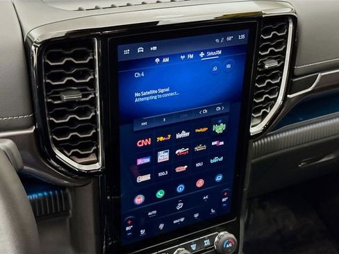 Used 2024 Ford Ranger Lariat w/ Trailer Tow Package image 15