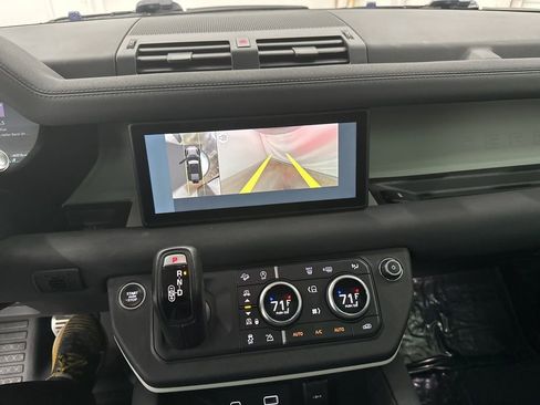 Used 2021 Land Rover Defender 110 SE image 15