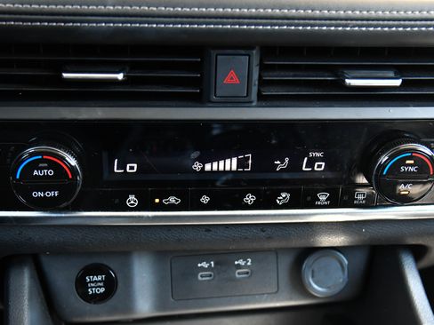 Used 2025 Nissan Rogue SV w/ SV Premium Package FWD image 23