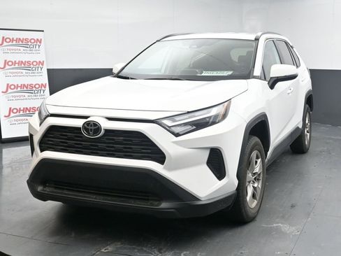 Used 2022 Toyota RAV4 XLE image 4
