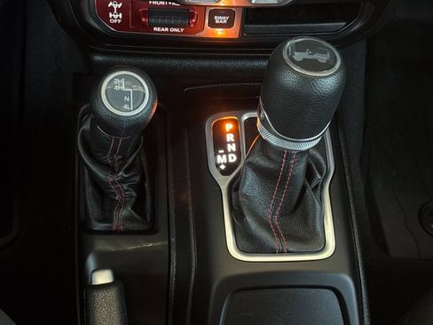 Used 2020 Jeep Wrangler Unlimited Rubicon w/ LED Lighting Group AWD/4WD image 31