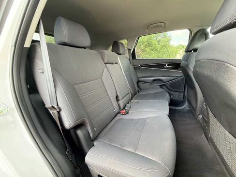 Used 2016 Kia Sorento AWD w/ LX Convenience Package image 17