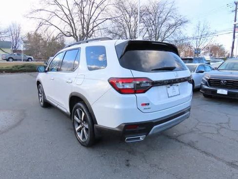 Certified 2023 Honda Pilot Touring image 4