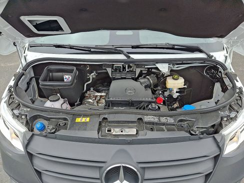 Used 2025 Mercedes-Benz Sprinter 2500 image 28