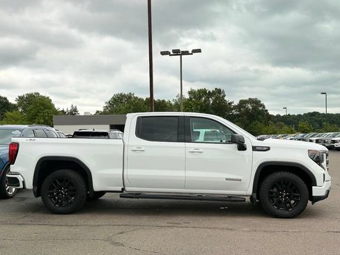 Used 2023 GMC Sierra 1500 Elevation w/ LPO, Elevation Black Package AWD/4WD image 29
