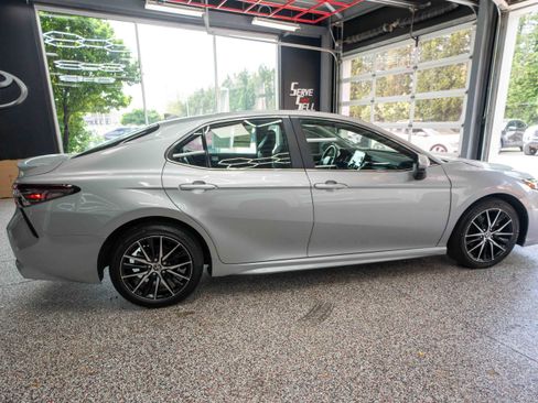 Used 2024 Toyota Camry SE FWD image 4