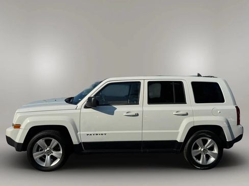 Used 2014 Jeep Patriot Limited w/ Sun/Sound Group FWD image 3