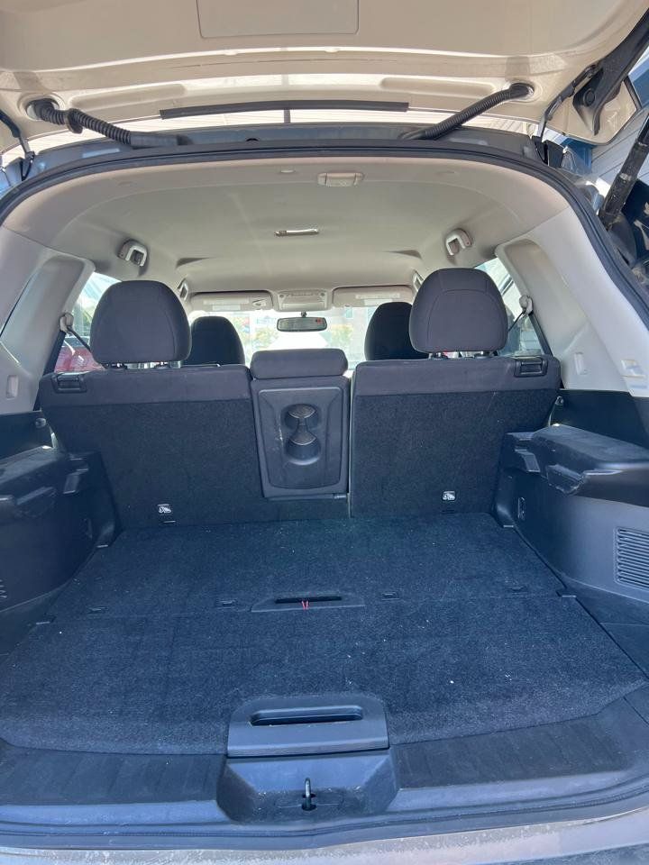 Used 2016 Nissan Rogue SV w/ SV Premium Package AWD/4WD image 6