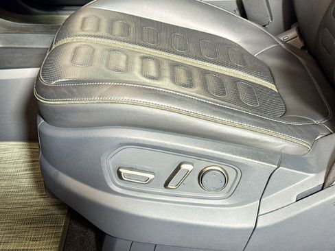 Used 2022 Rivian R1S Launch Edition image 17