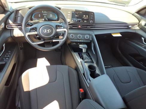 New 2026 Hyundai Elantra SE FWD image 7