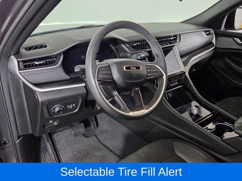 Used 2023 Jeep Grand Cherokee Altitude image 14