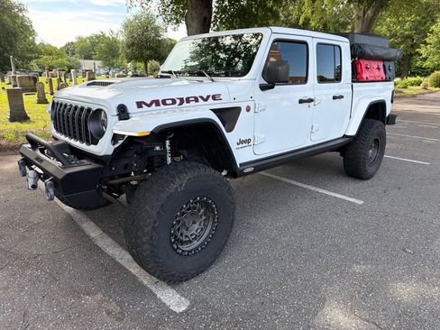 Used 2021 Jeep Gladiator Mojave AWD/4WD image 2
