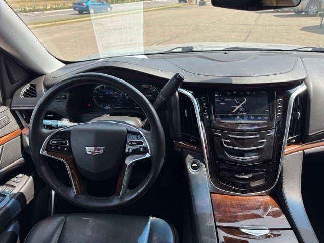 Used 2019 Cadillac Escalade ESV Premium Luxury AWD/4WD image 17