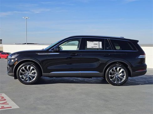 New 2026 Lincoln Aviator 2WD image 4