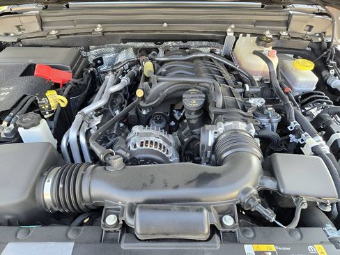 Used 2024 Jeep Wrangler Unlimited Sport AWD/4WD image 29