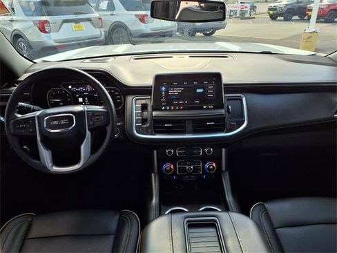 Used 2021 GMC Yukon XL SLT w/ SLT Premium Package image 4
